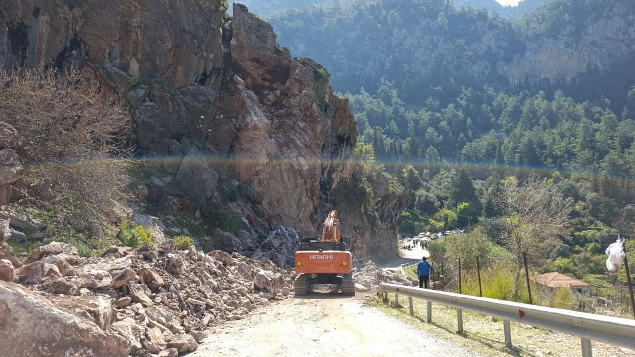 Faralya Kabak’ta Heyelana Anında Müdahale: Ekipler Seferber Oldu 3